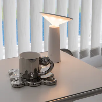 Креативная и вращающаяся атмосферная декоративная настольная лампа для спальни, прикроватной тумбочки, ресторанных настольных ламп настольный светильник